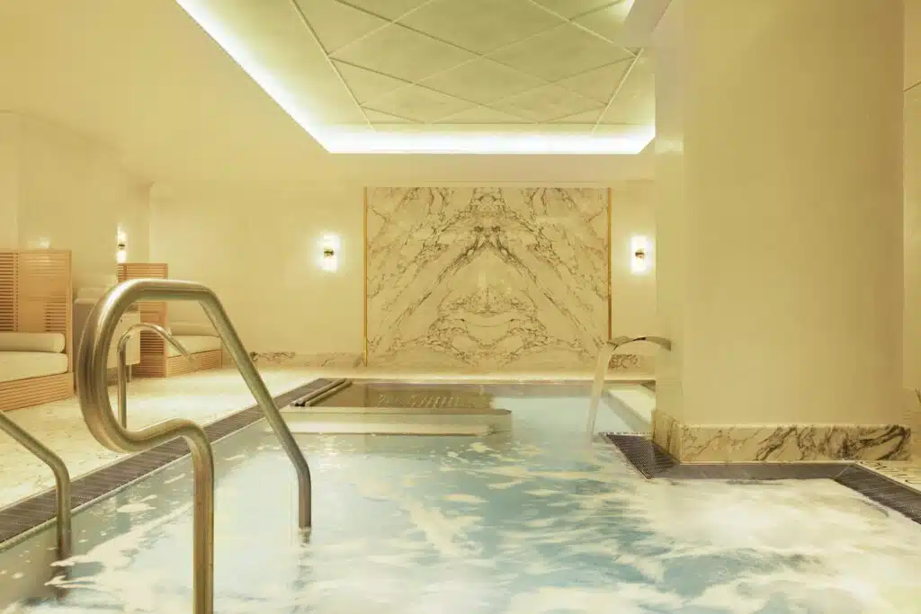 Spa Diane Barriere hydrotherapy pool