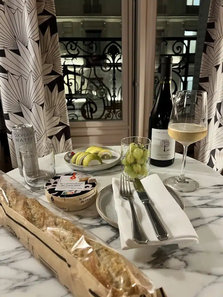 apavlik post spa picnic in room