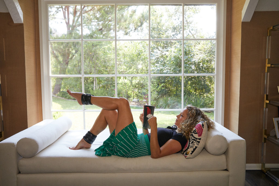 Kodi Kitchen Berg reading oncouch